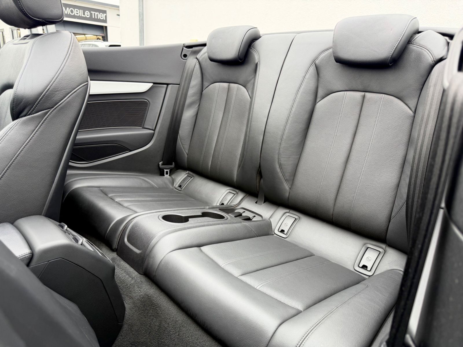 Audi S5 Cabrio 3.0 TFSI quattro /HUD/ACC/B&O/360°CAM - Bild 12 Audi S5 Cabrio 3.0 TFSI quattro /HUD/ACC/B&O/360°CAM in MYTHOSSCHWARZ als Cabrio/Roadster - Fahrzeugfoto 12