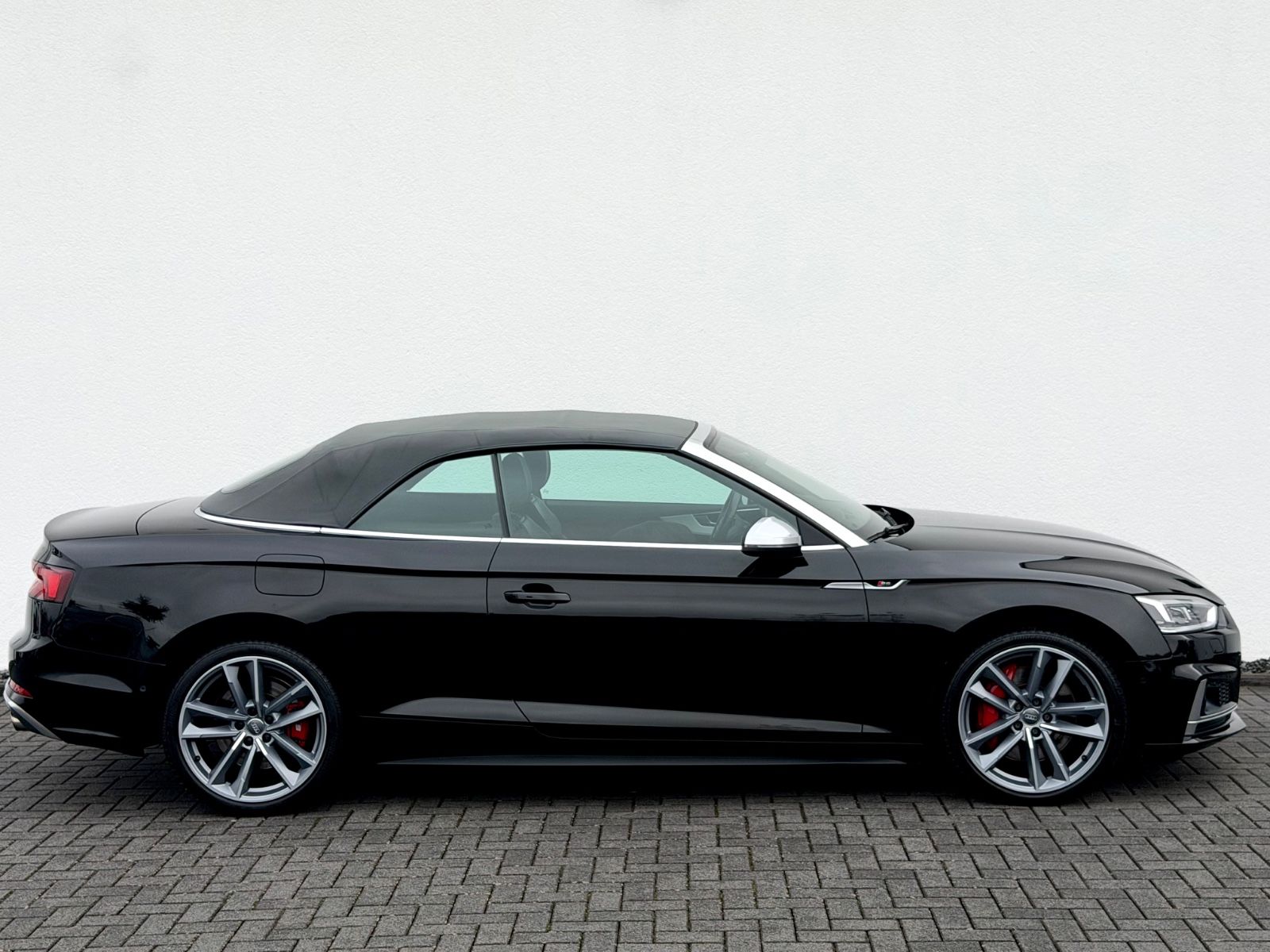 Audi S5 Cabrio 3.0 TFSI quattro /HUD/ACC/B&O/360°CAM - Bild 22 Audi S5 Cabrio 3.0 TFSI quattro /HUD/ACC/B&O/360°CAM in MYTHOSSCHWARZ als Cabrio/Roadster - Fahrzeugfoto 22