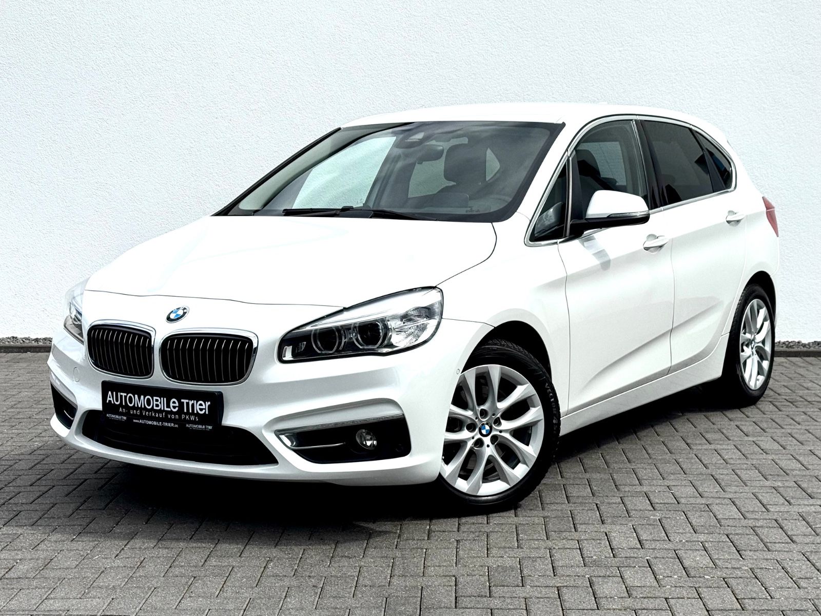 BMW 220d Active Tourer Luxury Line /NAVI/LED/CAM/