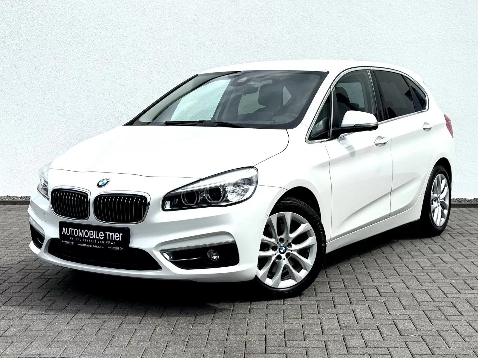 BMW 220d Active Tourer Luxury Line /NAVI/LED/CAM/