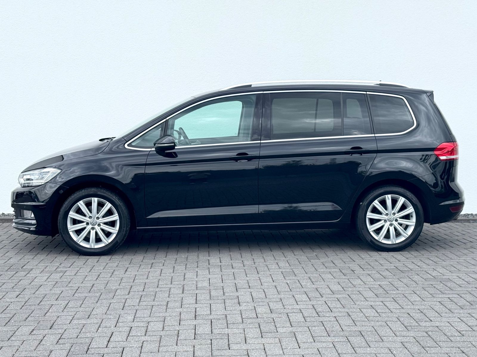 Bild 15 von 16 - Volkswagen Touran - Gebrauchtwagen von Automobile Trier Volkswagen Touran Highline 2.0 TDI DSG, 7.SITZER, NAVI, LED