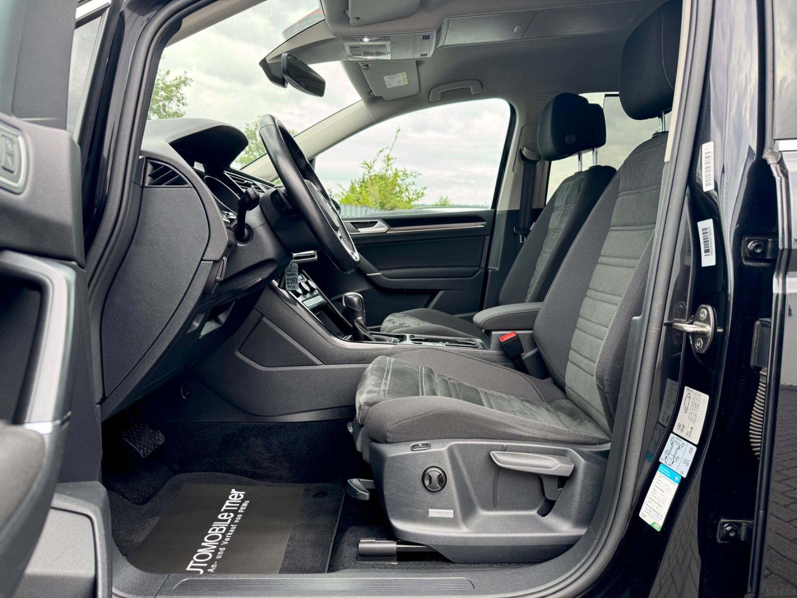 Bild 16 von 16 - Volkswagen Touran - Gebrauchtwagen von Automobile Trier Volkswagen Touran Highline 2.0 TDI DSG, 7.SITZER, NAVI, LED
