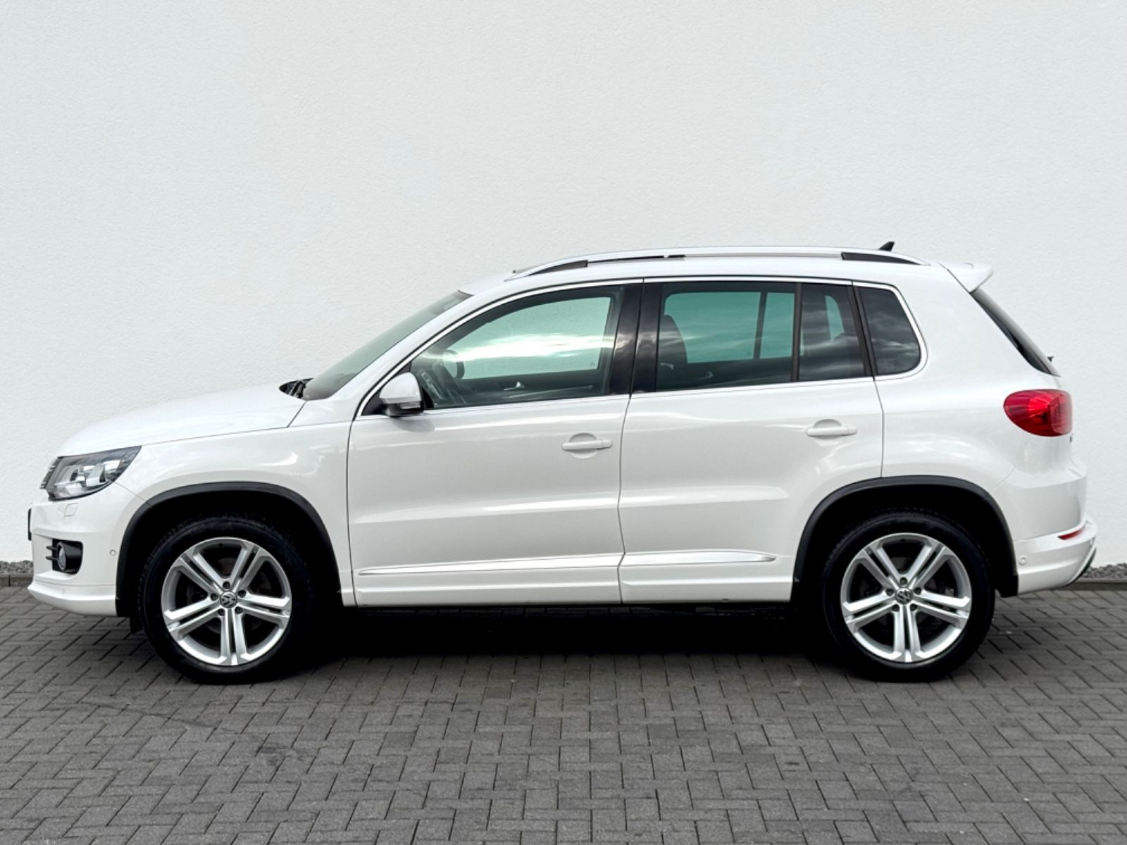 Bild 8 von 16 - Volkswagen Tiguan - Gebrauchtwagen von Automobile Trier Volkswagen Tiguan 2.0 TDI DSG 4Motion, 3X R LINE, PANO, KAMERA