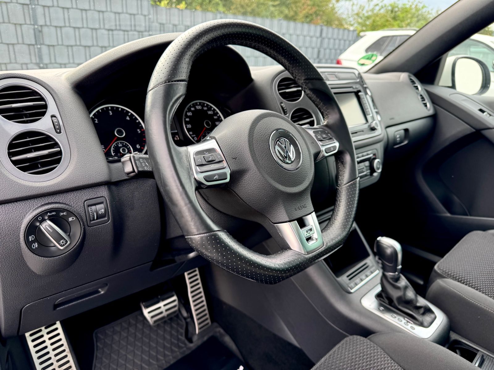 Bild 10 von 16 - Volkswagen Tiguan - Gebrauchtwagen von Automobile Trier Volkswagen Tiguan 2.0 TDI DSG 4Motion, 3X R LINE, PANO, KAMERA