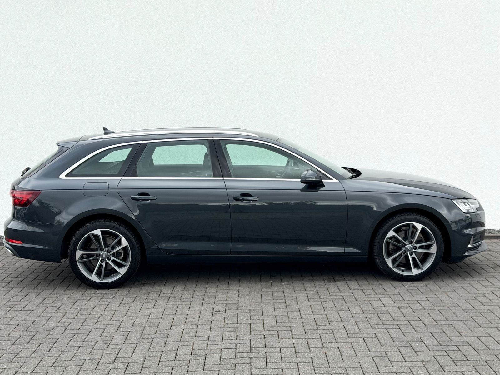 Bild 4 von 14 - Audi A4 - Gebrauchtwagen von Automobile Trier Audi A4 Avant 40 TFSI sport, MATRIX, CAM, AHK, GARANTIE