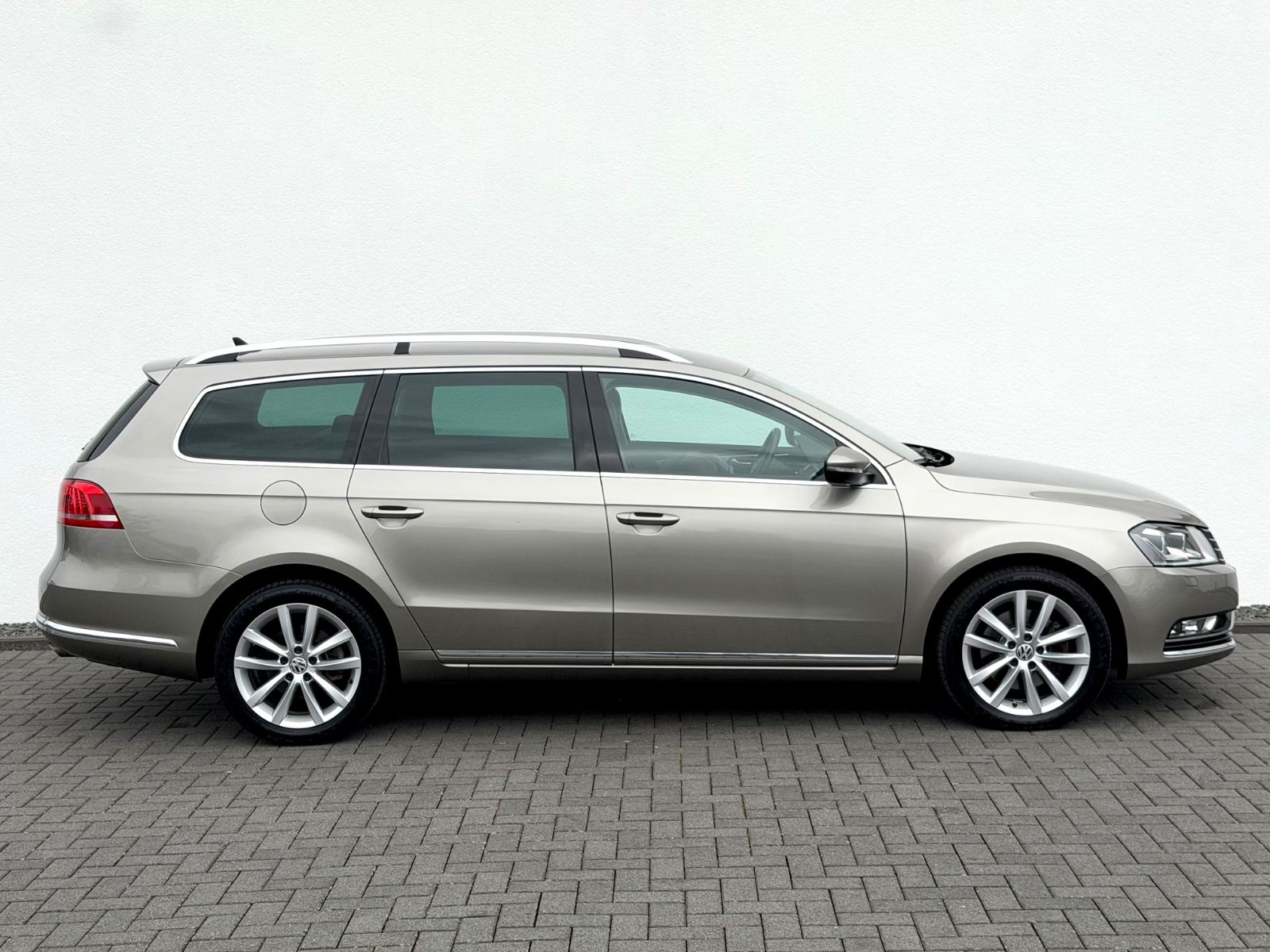 Bild 4 von 13 - Volkswagen Passat - Gebrauchtwagen von Automobile Trier Volkswagen Passat Variant Highline 2.0 TDI DSG 4Motion