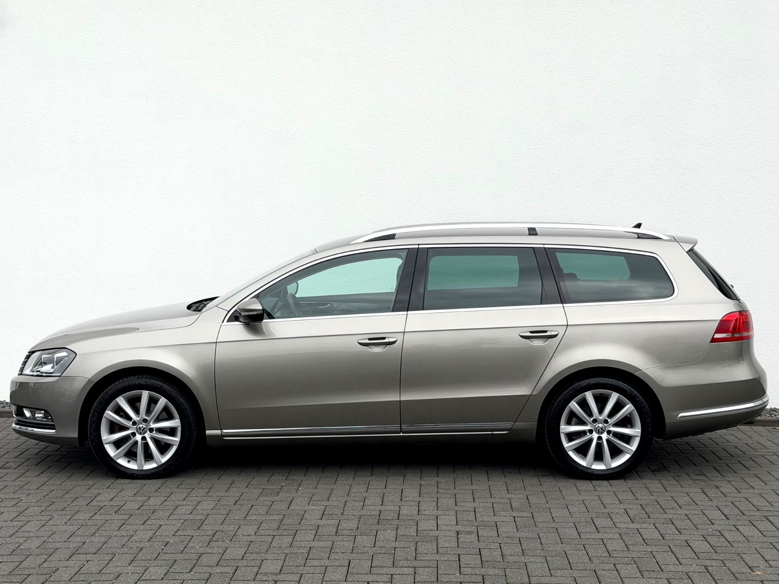 Bild 8 von 13 - Volkswagen Passat - Gebrauchtwagen von Automobile Trier Volkswagen Passat Variant Highline 2.0 TDI DSG 4Motion