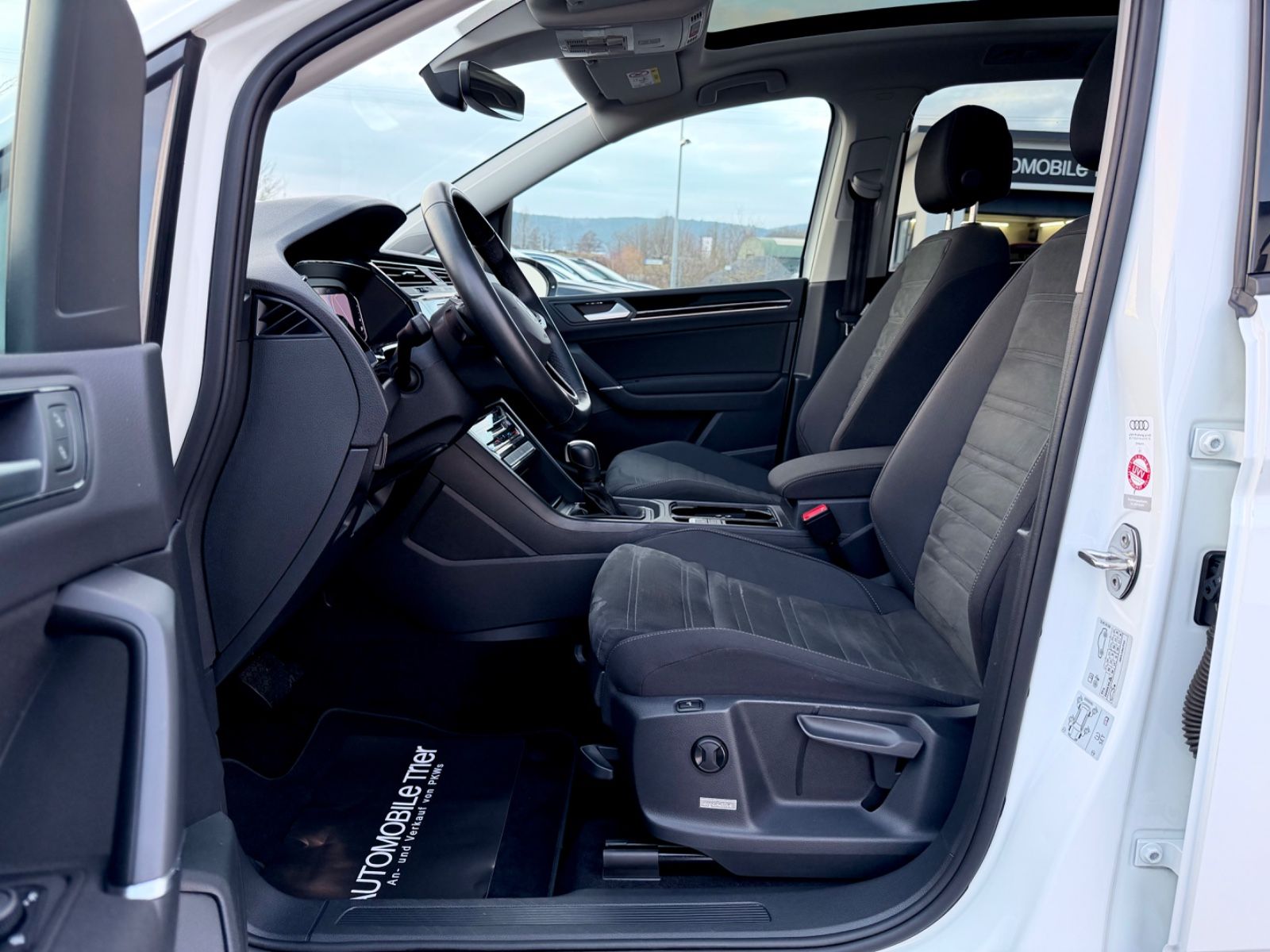 Bild 9 von 15 - Volkswagen Touran - Gebrauchtwagen von Automobile Trier Volkswagen Touran 2.0 TDI DSG, NAVI, CAM, MASSAGE, GARANTIE