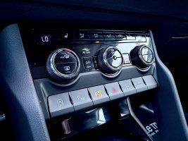 Skoda Karoq Sportline 1.5 TSI DSG, NAVI, LED, ACC, 360CAM - Thumbnail 19