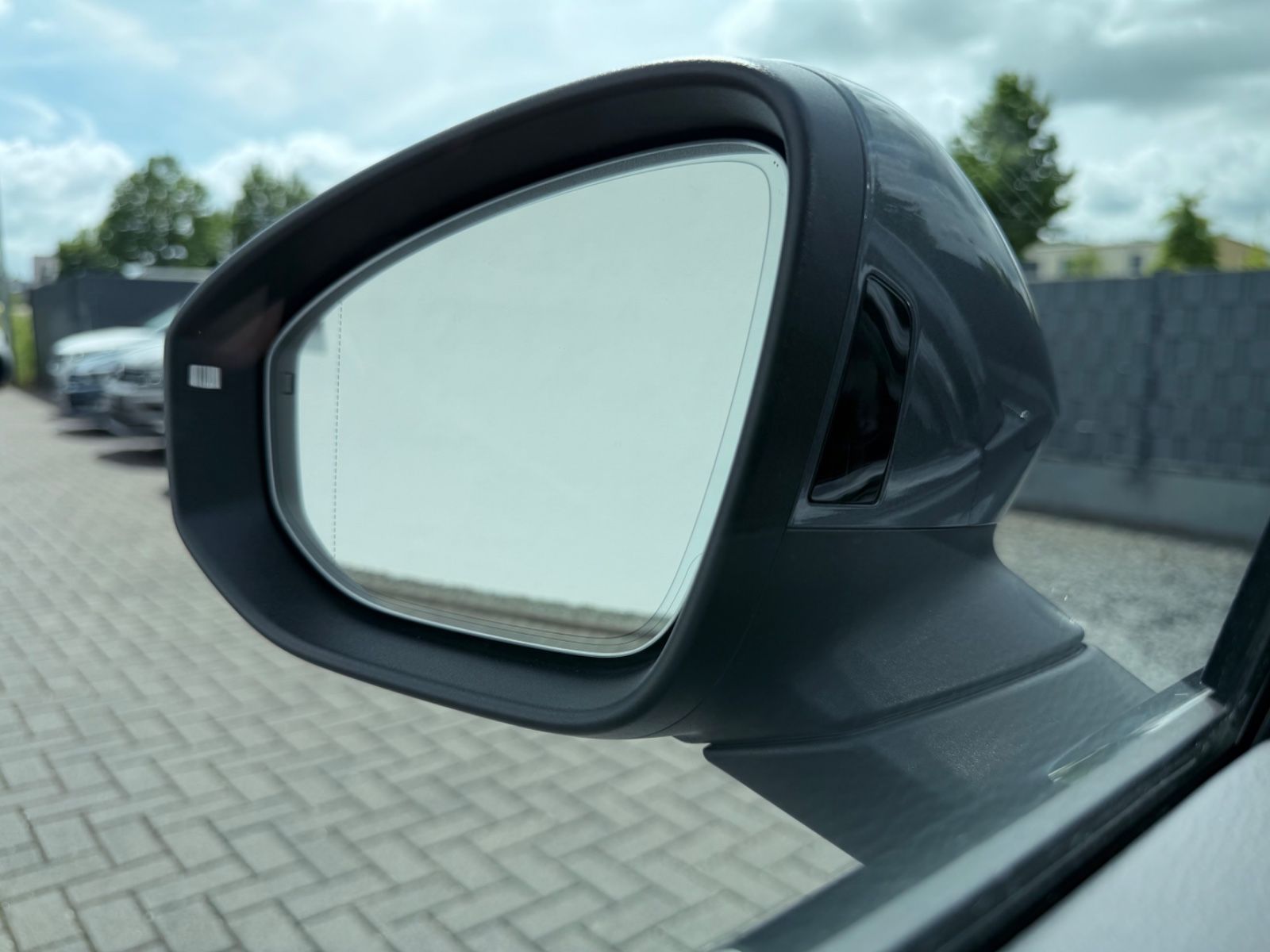Bild 16 von 23 - Volkswagen Passat Variant - Gebrauchtwagen von Automobile Trier Volkswagen Passat Variant 1.5 TSI Business, LED, ACC, CAM