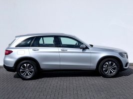 Mercedes-Benz GLC 250 d 4Matic /NAVI/LED/PDC/ in Silber als SUV/Geländewagen/Pickup - Fahrzeugfoto 4