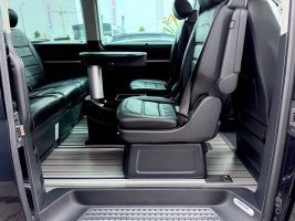 Volkswagen T6 Multivan 2.0 TDI DSG 4Motion in Schwarz als Van/Minibus - Fahrzeugfoto 14