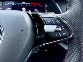 Skoda Octavia Combi RS 2.0 TSI DSG /MASSAGE/PANO/HUD/ in Weiß als Kombi - Fahrzeugfoto 18