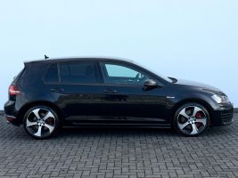 Volkswagen Golf VII Lim. GTI Performance BMT in Schwarz als Limousine - Fahrzeugfoto 4