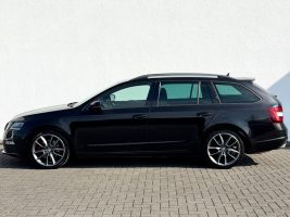 Skoda Octavia Combi RS 2.0 TDI DSG 4x4 /LED/ACC/CAM/ in Schwarz als Kombi - Fahrzeugfoto 8