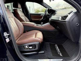 BMW X6 xDrive 40 d M Sport Paket/LED/HUD/AHK/CAM/ in Schwarz als SUV/Geländewagen/Pickup - Fahrzeugfoto 12