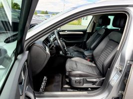 Volkswagen Passat Variant R Line 2.0 TDI DSG 4Motion in Silber als Kombi - Fahrzeugfoto 9