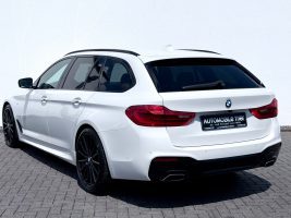 BMW 540i Touring xDrive M Sport Paket /LED/ACC/HUD/ in Weiß als Kombi - Fahrzeugfoto 7