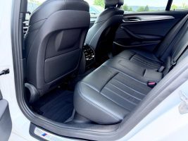 BMW 540i Touring xDrive M Sport Paket /LED/ACC/HUD/ in Weiß als Kombi - Fahrzeugfoto 14