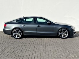 Audi A5 Sportback 3.0 TDI quattro S line Sport Plus in Grau als Limousine - Fahrzeugfoto 4
