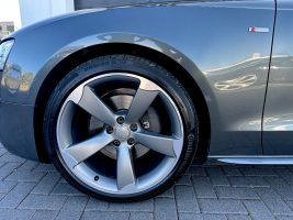 Audi A5 Sportback 3.0 TDI quattro S line Sport Plus in Grau als Limousine - Fahrzeugfoto 26