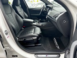 BMW X4 30d xDrive M Sport Paket in Weiß als SUV/Geländewagen/Pickup - Fahrzeugfoto 12