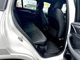BMW X4 30d xDrive M Sport Paket in Weiß als SUV/Geländewagen/Pickup - Fahrzeugfoto 14