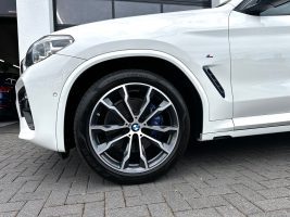 BMW X4 30d xDrive M Sport Paket in Weiß als SUV/Geländewagen/Pickup - Fahrzeugfoto 31