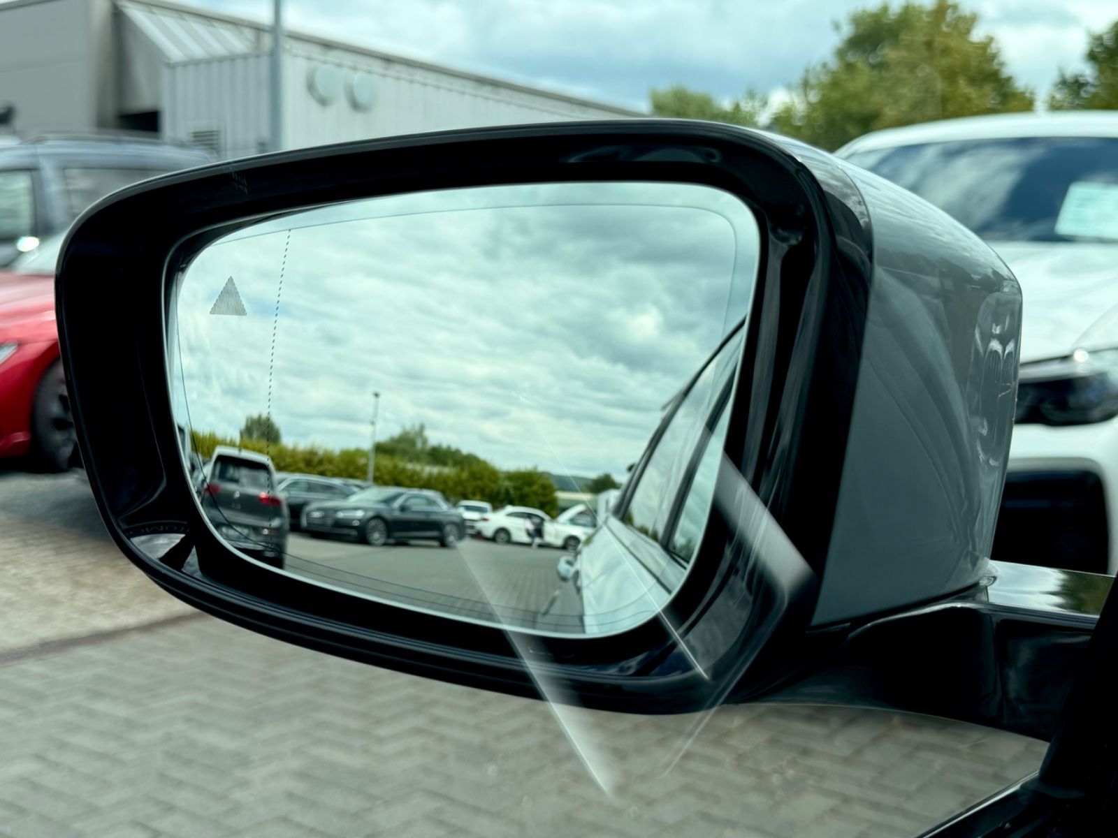 BMW 320i M Sport Paket /LED/ACC/HUD/360°CAM/GARANTIE - Bild 16 BMW 320i M Sport Paket /LED/ACC/HUD/360°CAM/GARANTIE in BROOKLYN GRAU als Limousine - Fahrzeugfoto 16