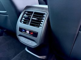 Seat Leon FR 2.0 TDI /NAVI/LED/LHZ/PDC/GARANTIE/ in Silber als Limousine - Fahrzeugfoto 19