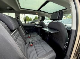 Volkswagen Touran Cup 2.0 TDI /7.SITZER/NAVI/PANO/PDC/ in Beige als Van/Minibus - Fahrzeugfoto 15