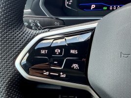 Volkswagen Tiguan R-Line 2.0 TDI DSG 4M /IQ LIGHT/20''/AHK/ in Grau als SUV/Geländewagen/Pickup - Fahrzeugfoto 18