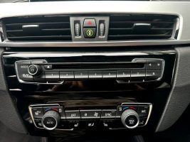 BMW X1 xDrive 20i M Sport Paket/LED/HUD/CAM/GARANTIE in Weiß als SUV/Geländewagen/Pickup - Fahrzeugfoto 29