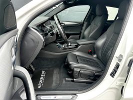 BMW X4 30d xDrive M Sport Paket in Weiß als SUV/Geländewagen/Pickup - Fahrzeugfoto 9