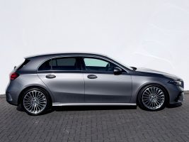 Mercedes-Benz A 220d Amg Line /NAVI/LED/CAM/BURMESTER/1.HAND/ in Grau als Limousine - Fahrzeugfoto 4