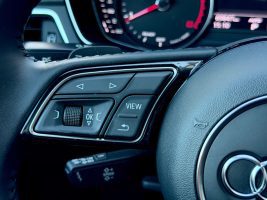 Audi A4 Avant 40 TDI S line /NAVI/LED/1.HAND/GARANTIE in Grau als Kombi - Fahrzeugfoto 15
